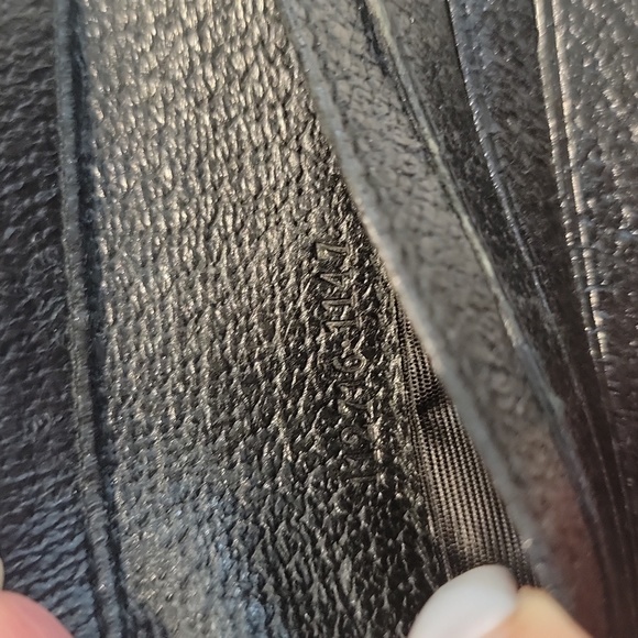 Authentic Gucci short wallet - Picture 11 of 12